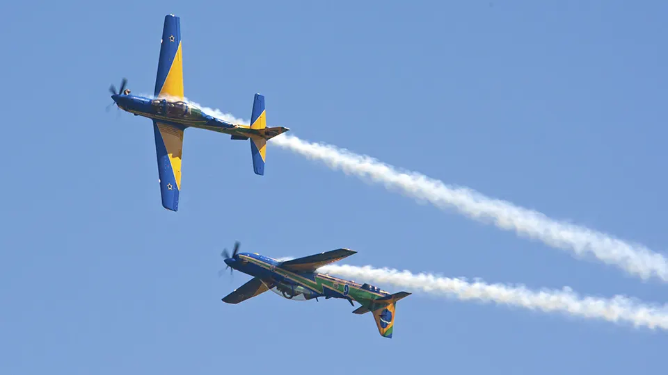 Aniversário da Itaipu Binacional terá Esquadrilha da Fumaça, homenagens e arte.